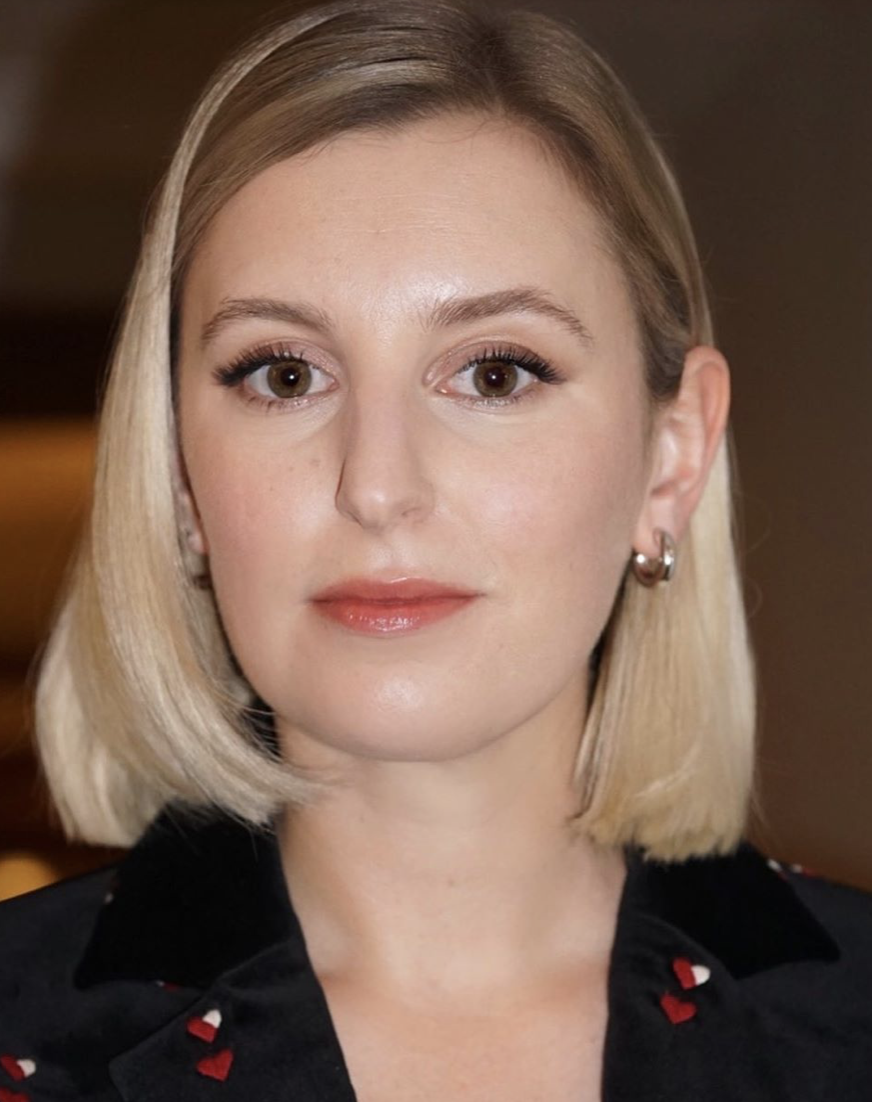 laura-carmichael-september-2019-makeup-wearing